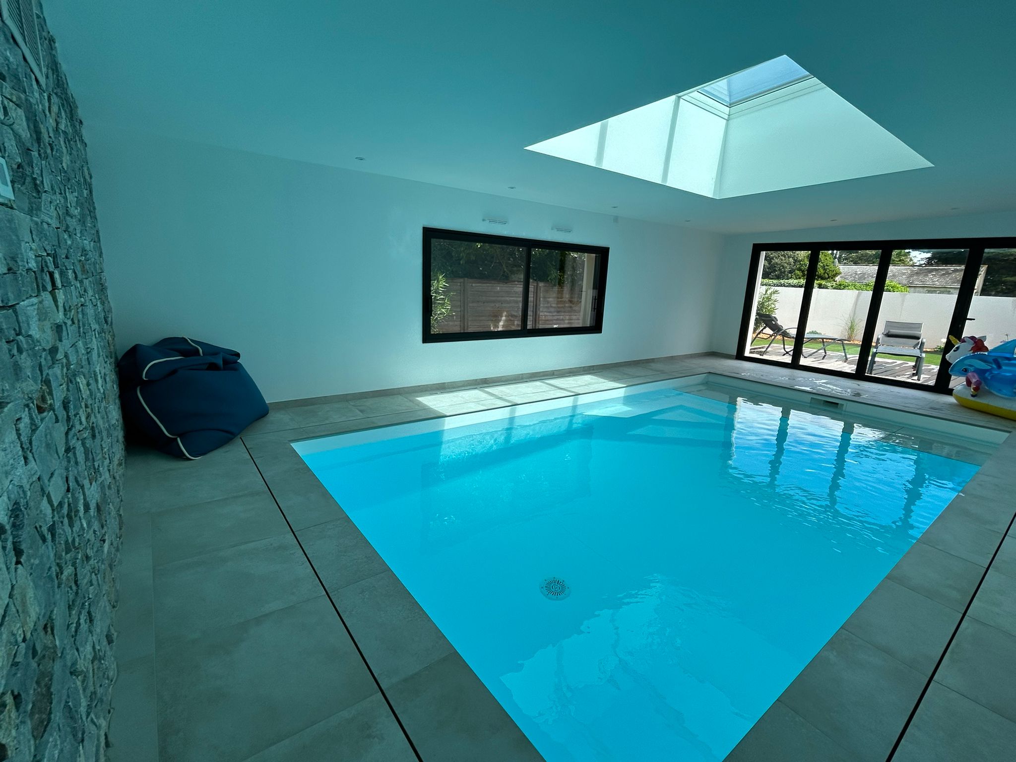 Piscine intérieure, vue d'ensemble