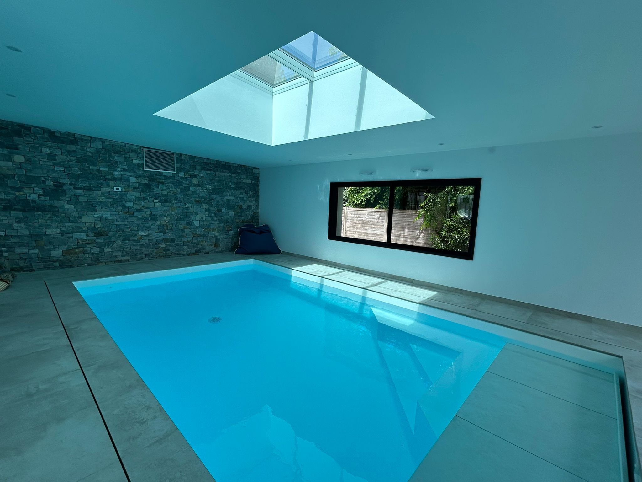Piscine intérieure chauffée de la Villa Zoliette à Batz-sur-Mer