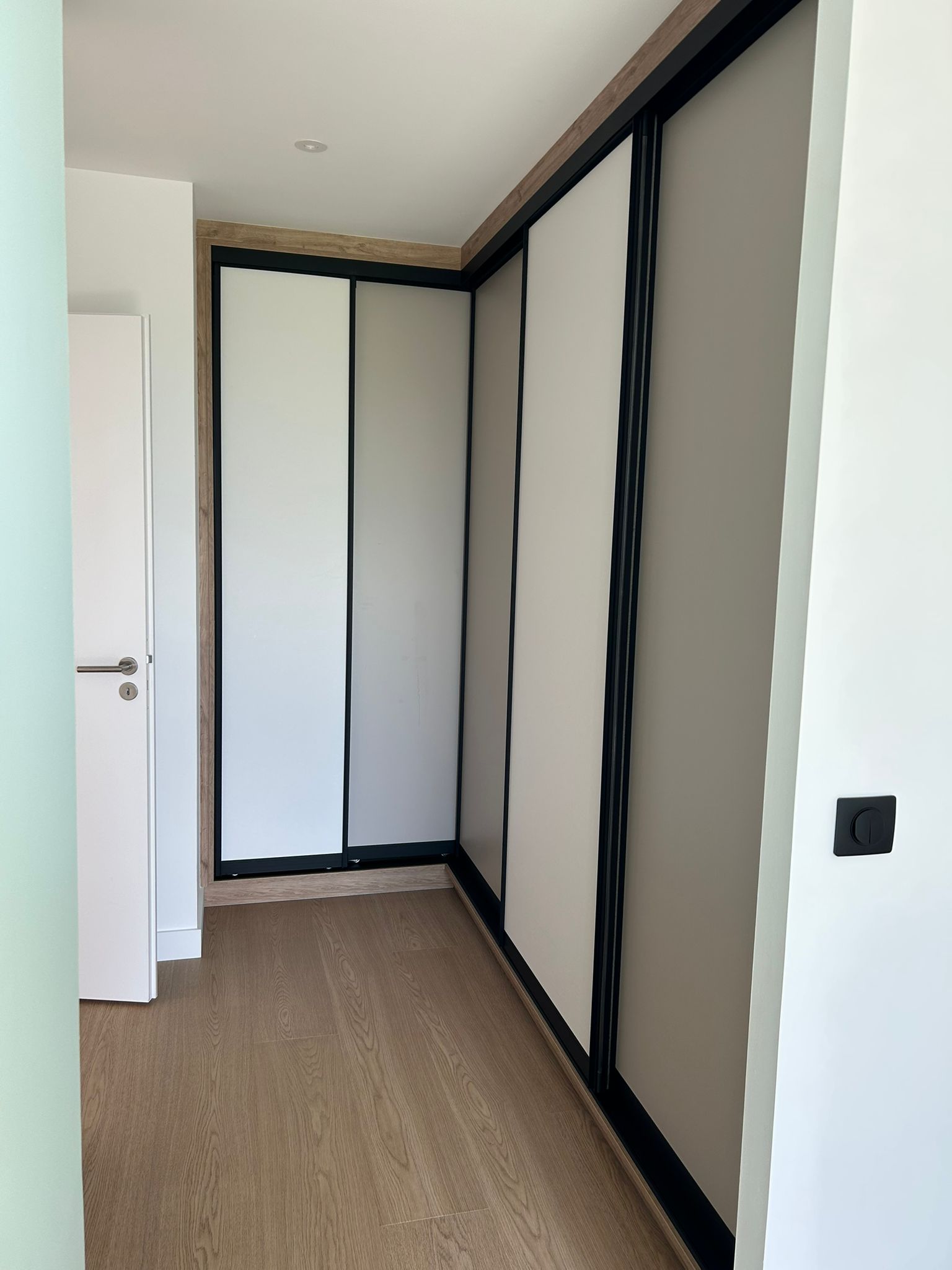 Suite 1 — placard intégré