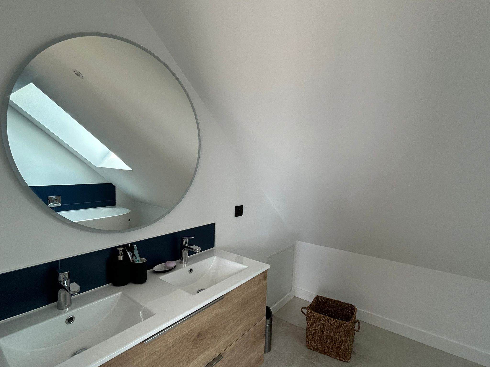 Suite 2 — salle de bain, second angle