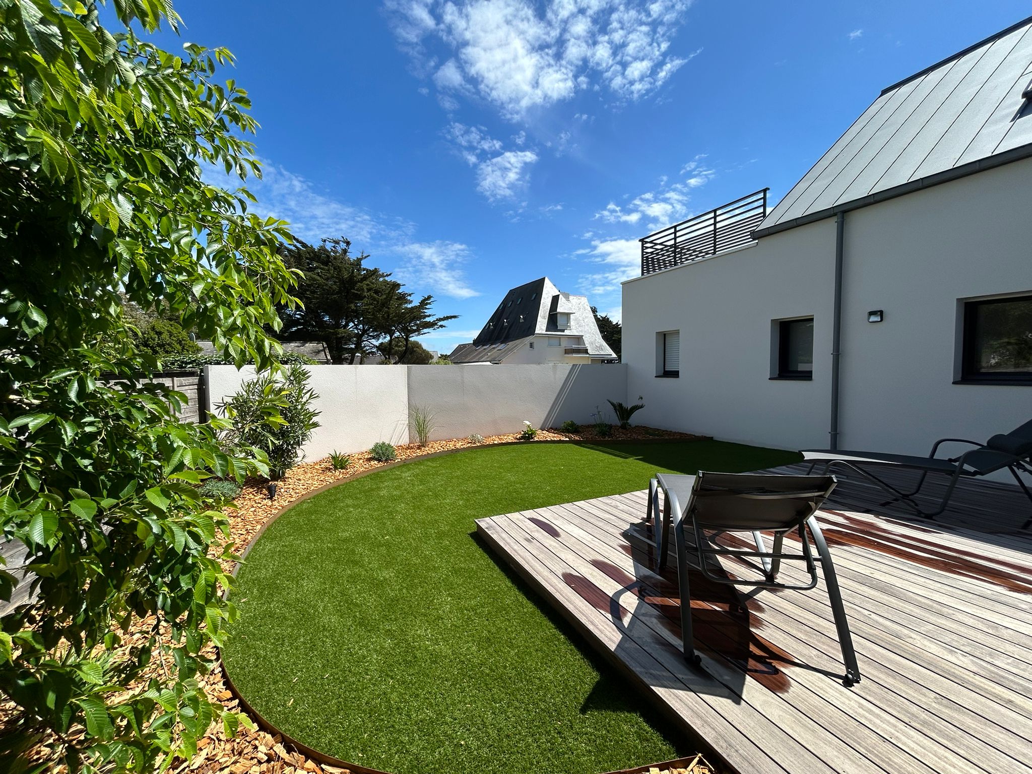 Terrasse arrière et jardin de la Villa Zoliette