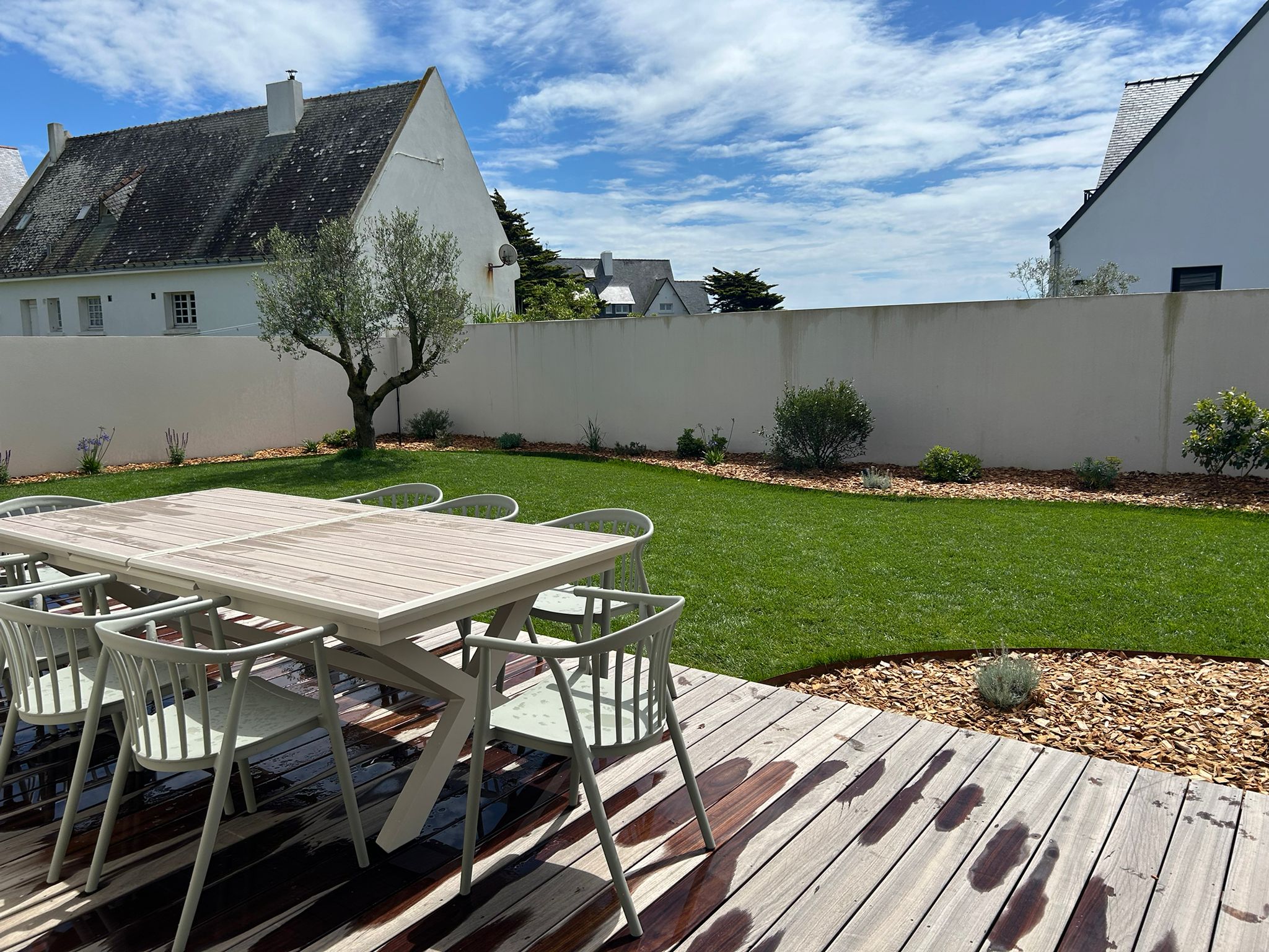 Terrasse avant et façade de la Villa Zoliette à Batz-sur-Mer